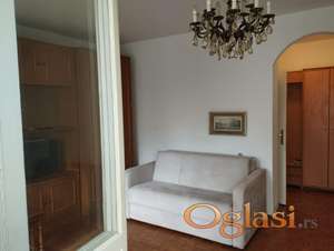 Izdaje se namešten jednosoban stan na Grbavici (40 m2) na trećem spratu u zgradi sa liftom